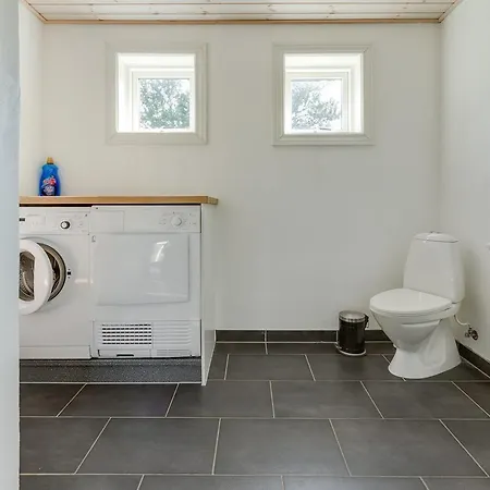Three-bedroom Holiday In * Hals
