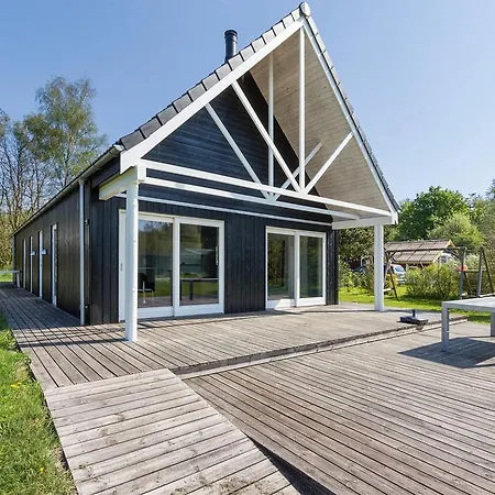 Three-bedroom Holiday In * Hals